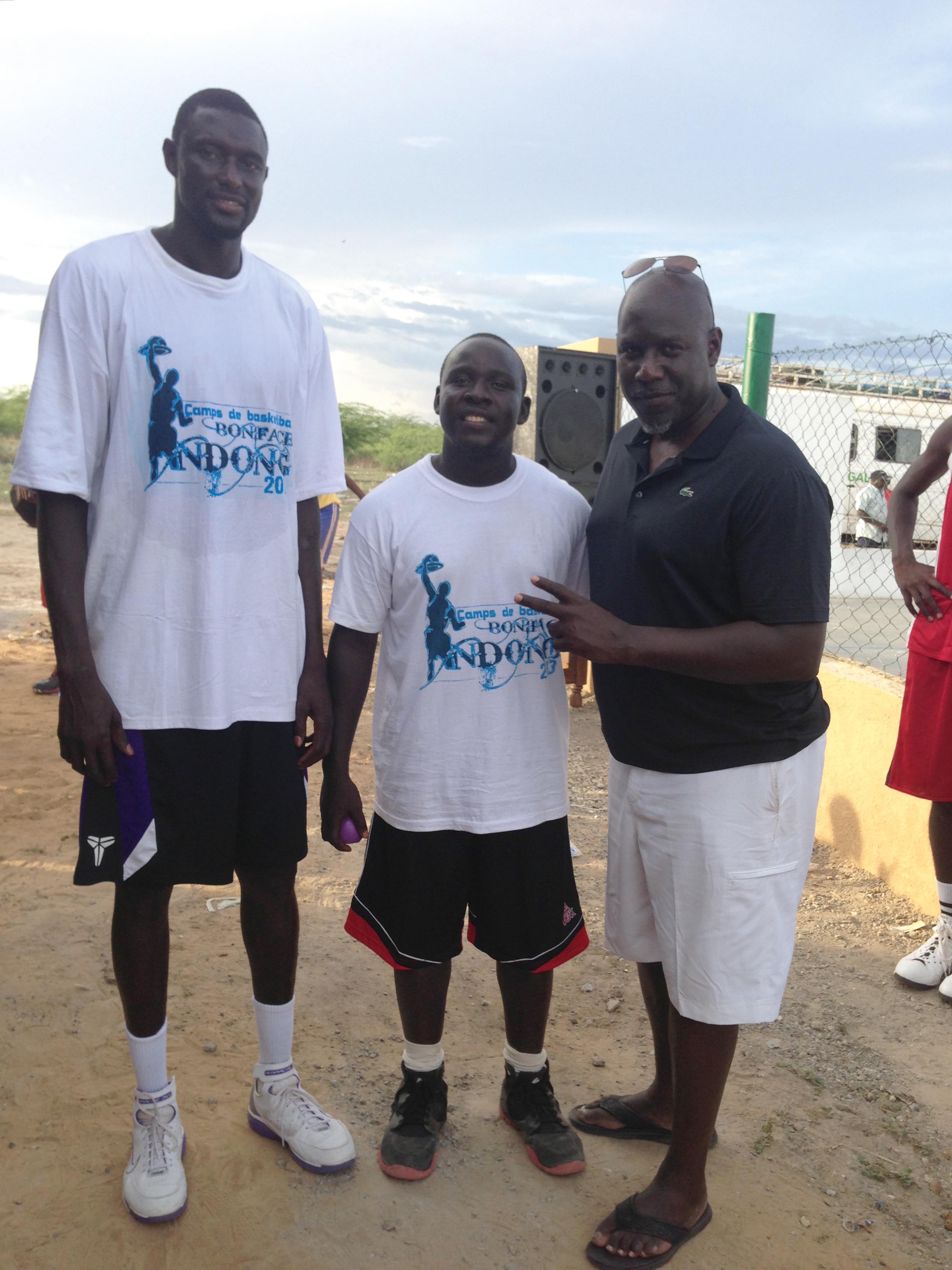 Avec Boniface Ndong a╠Ç son camp au Se╠üne╠ügal BASKET LE MAG